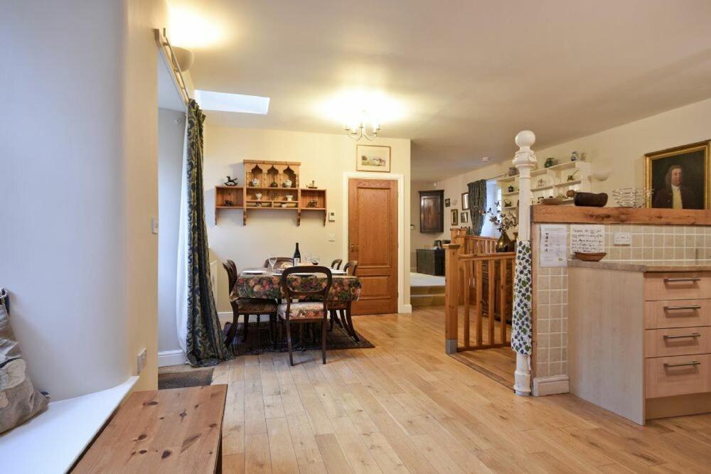 Вілла Craster Tower Coach House Екстер'єр фото