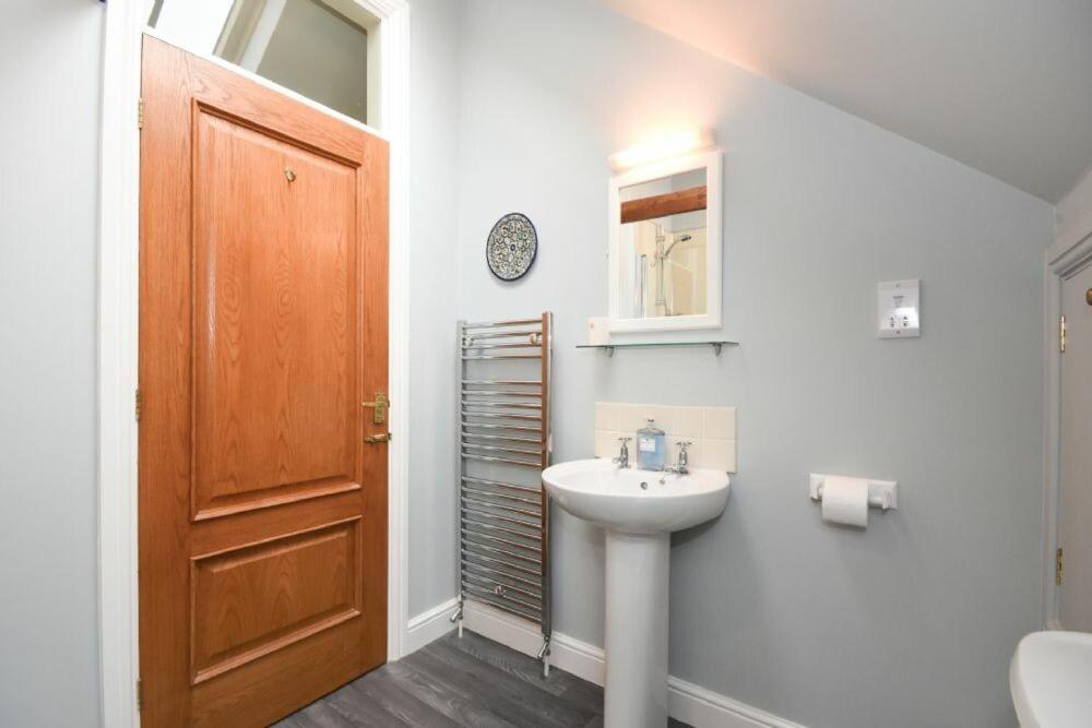 Вілла Craster Tower Coach House Екстер'єр фото