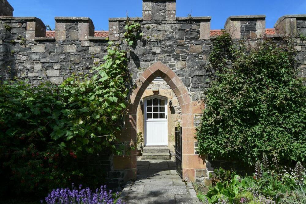 Вілла Craster Tower Coach House Екстер'єр фото