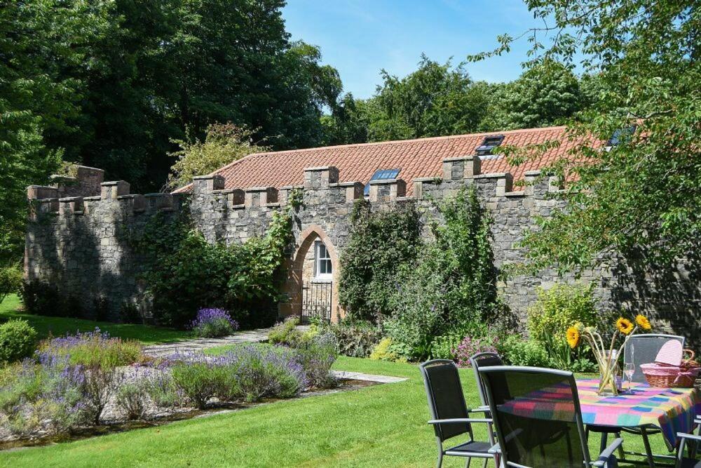 Вілла Craster Tower Coach House Екстер'єр фото